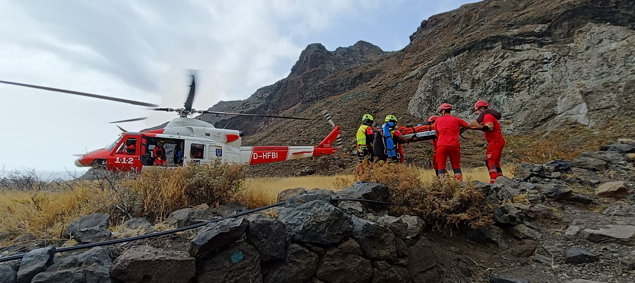 MUJER RESCATADA EN ROQUE BERMEJO AL SUFRIR UNA CAÍDA-SANTA CRUZ1 15-8-25