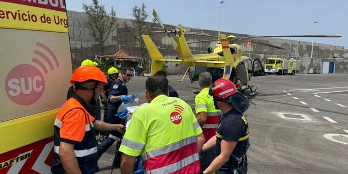 TRASLADADO EN ESTADO CRÍTICO UN HOMBRE QUE SE PRECIPITÓ A LA VÍA EN MOGÁN1-GRAN CANARIA 21-8-25