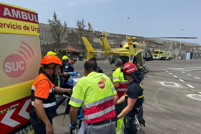 TRASLADADO EN ESTADO CRÍTICO UN HOMBRE QUE SE PRECIPITÓ A LA VÍA EN MOGÁN1-GRAN CANARIA 21-8-25