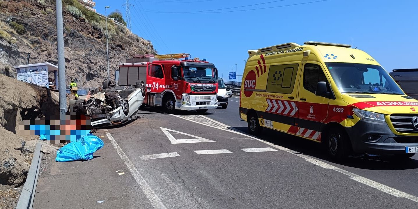 TRES MUJERES HERIDAS EN UNA COLISIÓN CON VUELCO EN EL ROSARIO1 2-8-25