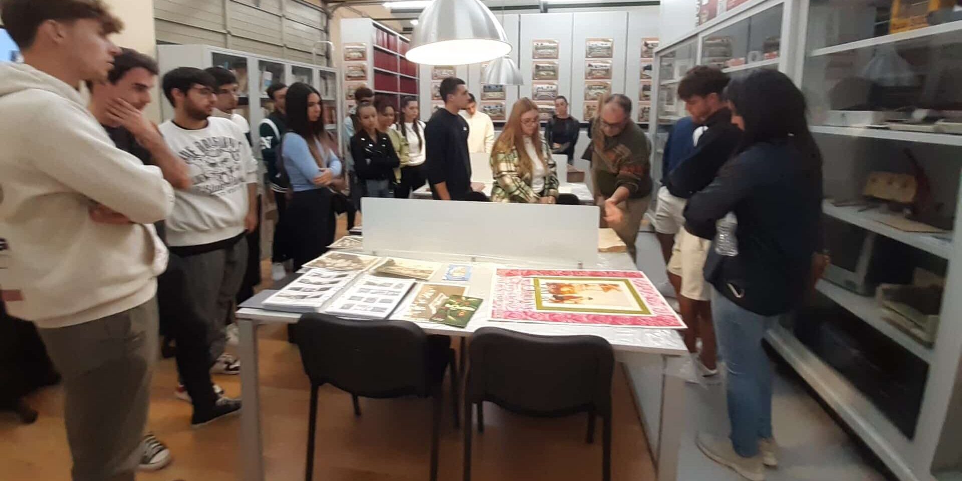 visita de estudiantes al archivo municipal