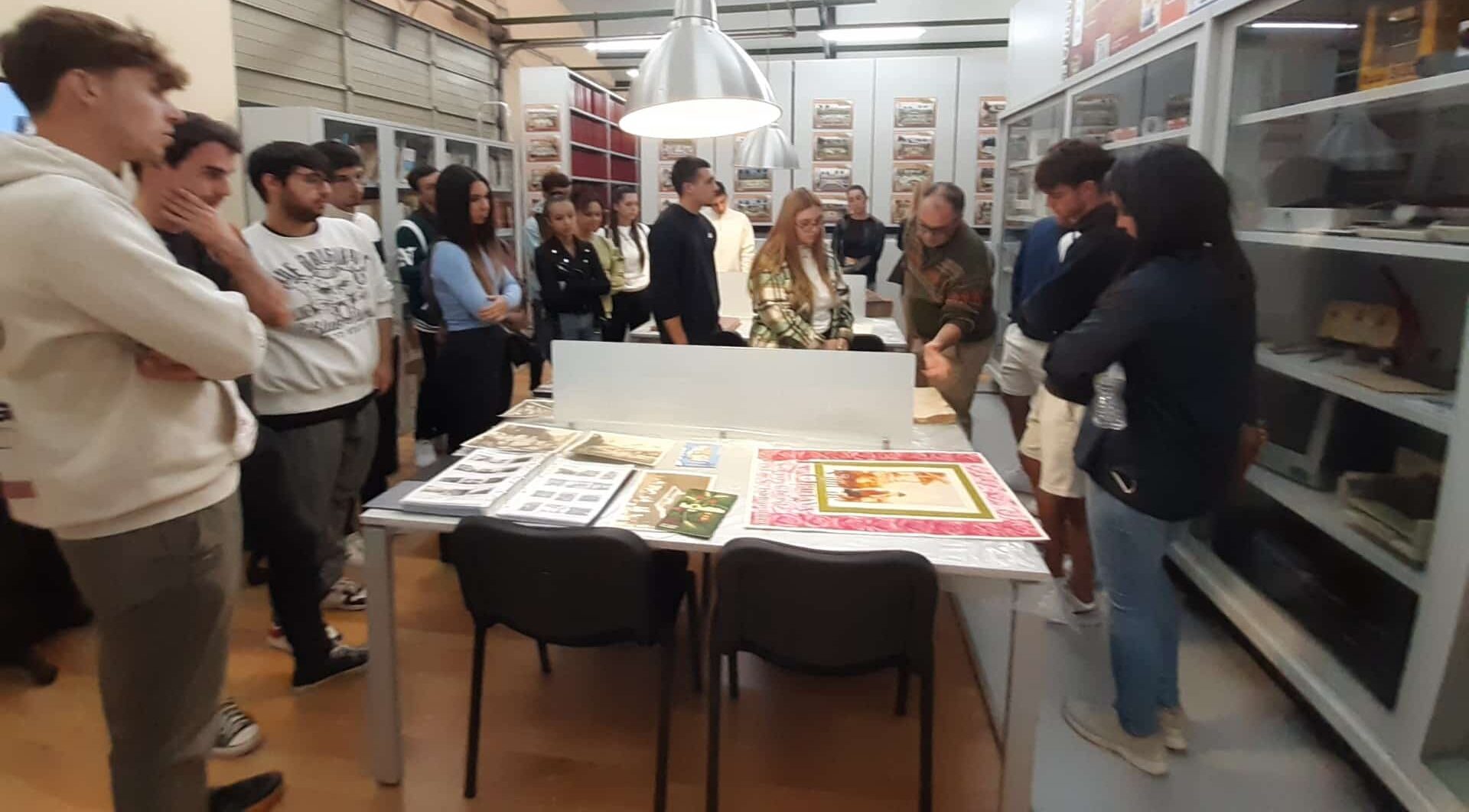 visita de estudiantes al archivo municipal