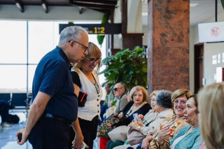 120925 El presidente del Cabildo, Casimiro Curbelo, y la consejera insular de Política Social, Rosa Elena García