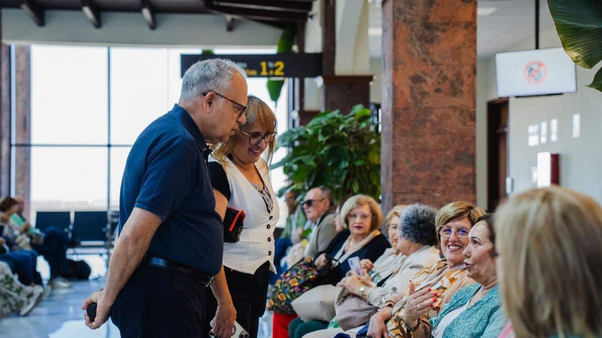120925 El presidente del Cabildo, Casimiro Curbelo, y la consejera insular de Política Social, Rosa Elena García