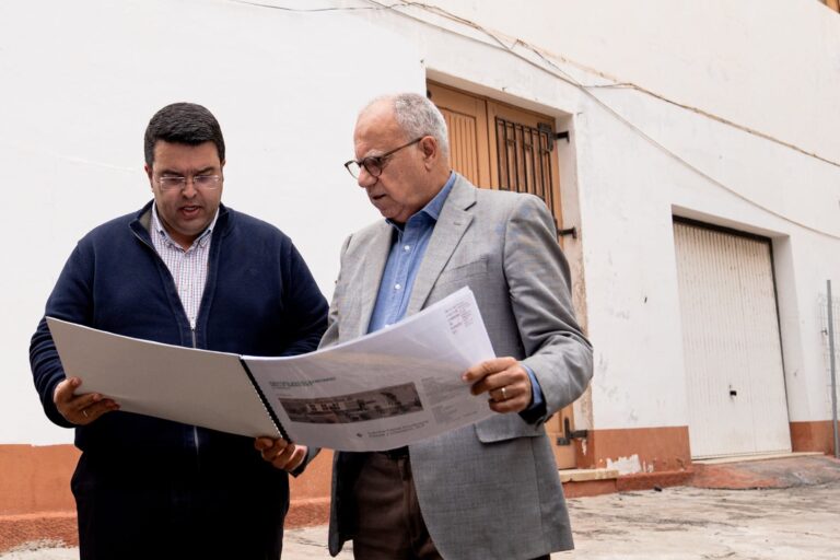 160925 El alcalde de Valle Gran Rey, Borja Barroso, y el presidente del Cabildo de La Gomera, Casimiro Curbelo