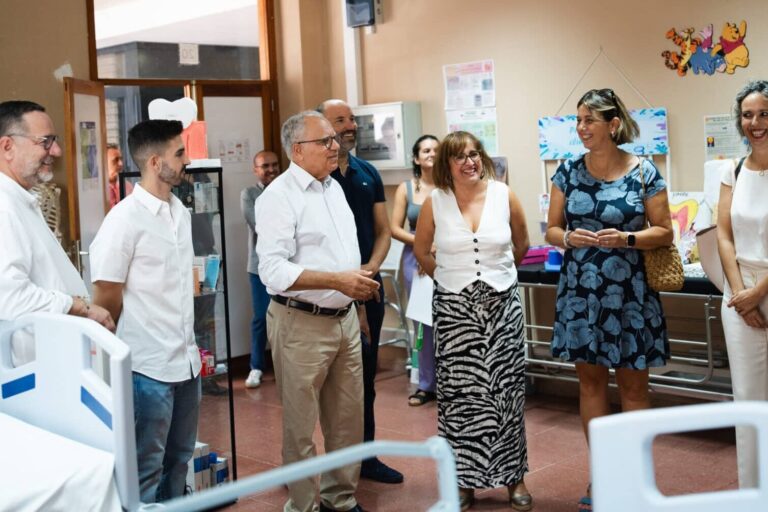 180925 El presidente del Cabildo, Casimiro Curbelo, y el consejero regional de Educación, Poli Suárez, en su visita al CIFP La Gomera