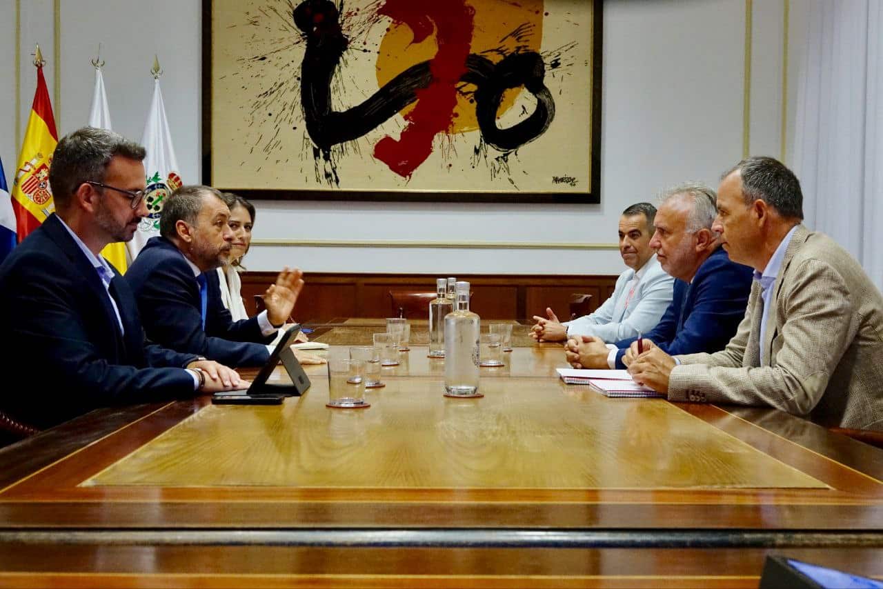 250912 Visita del ministro de Política Terrirorial a Santa Cruz