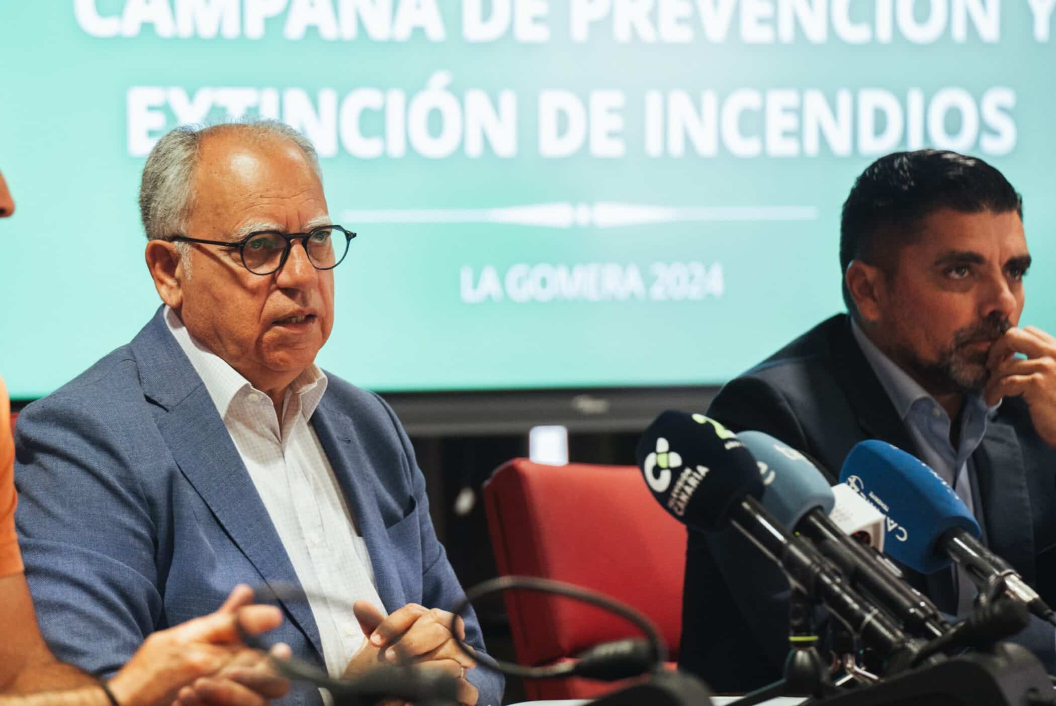 250925-el-presidente-del-cabildo-de-la-gomera-casimiro-curbelo-y-el-consejero-de-emergencias-hector-cabrera