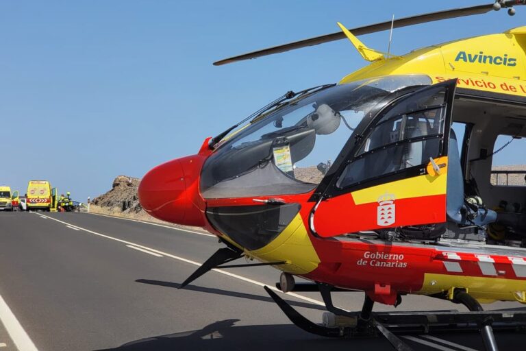 EL SUC ASISTE A TRES PERSONAS HERIDAS TRAS UNA COLISIÓN FRONTAL DE DOS VEHÍCULOS EN PÁJARA-FUERTEVENTURA1 15-9-25