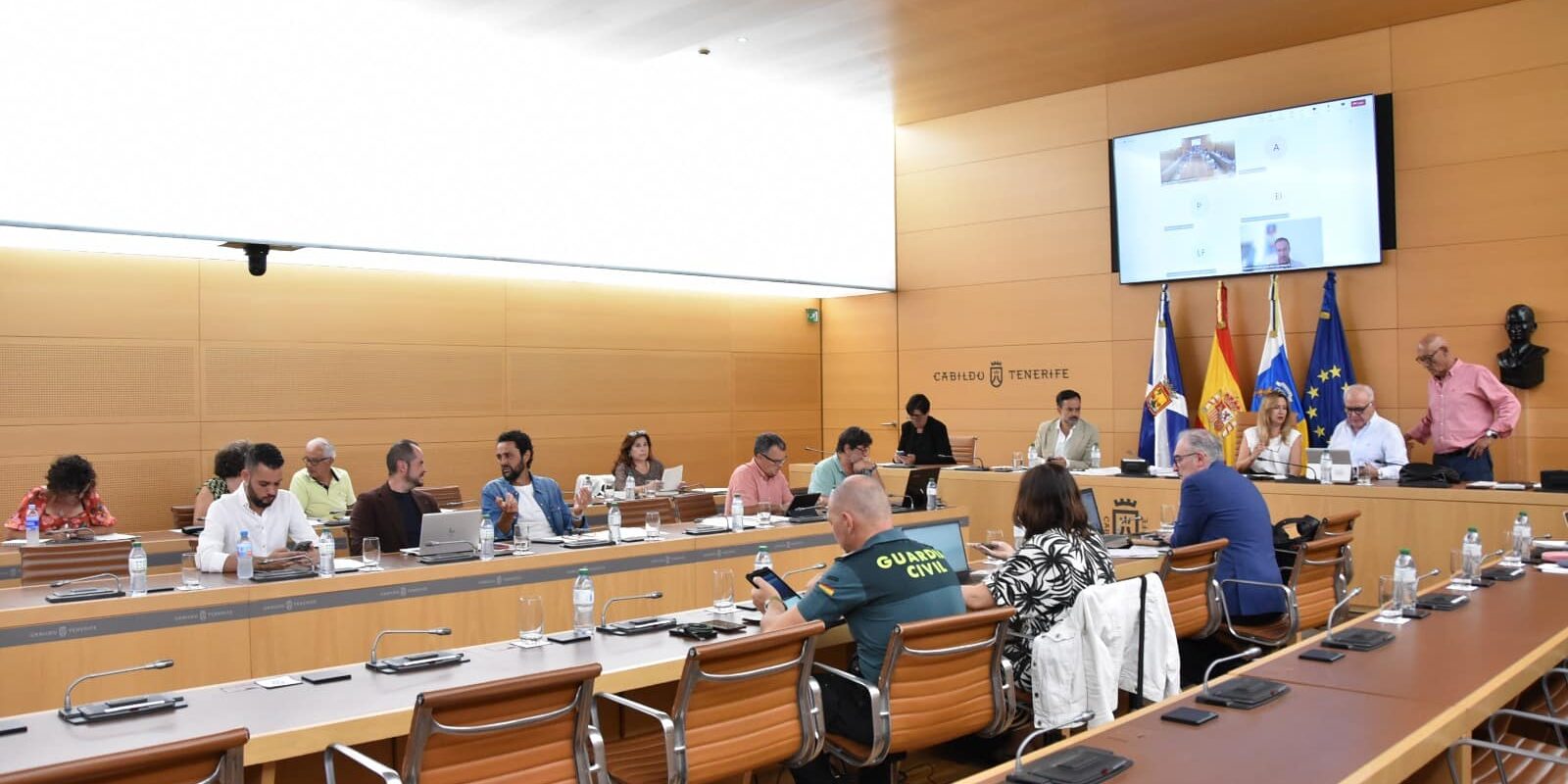 GOBIERNO DE CANARIAS Y CABILDO DE TENERIFE CULMINAN EL DOCUMENTO CLAVE PARA REGULAR ACCESO Y CONSERVACIÓN DEL TEIDE 29-9-25