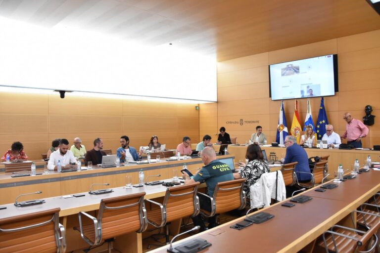 GOBIERNO DE CANARIAS Y CABILDO DE TENERIFE CULMINAN EL DOCUMENTO CLAVE PARA REGULAR ACCESO Y CONSERVACIÓN DEL TEIDE 29-9-25