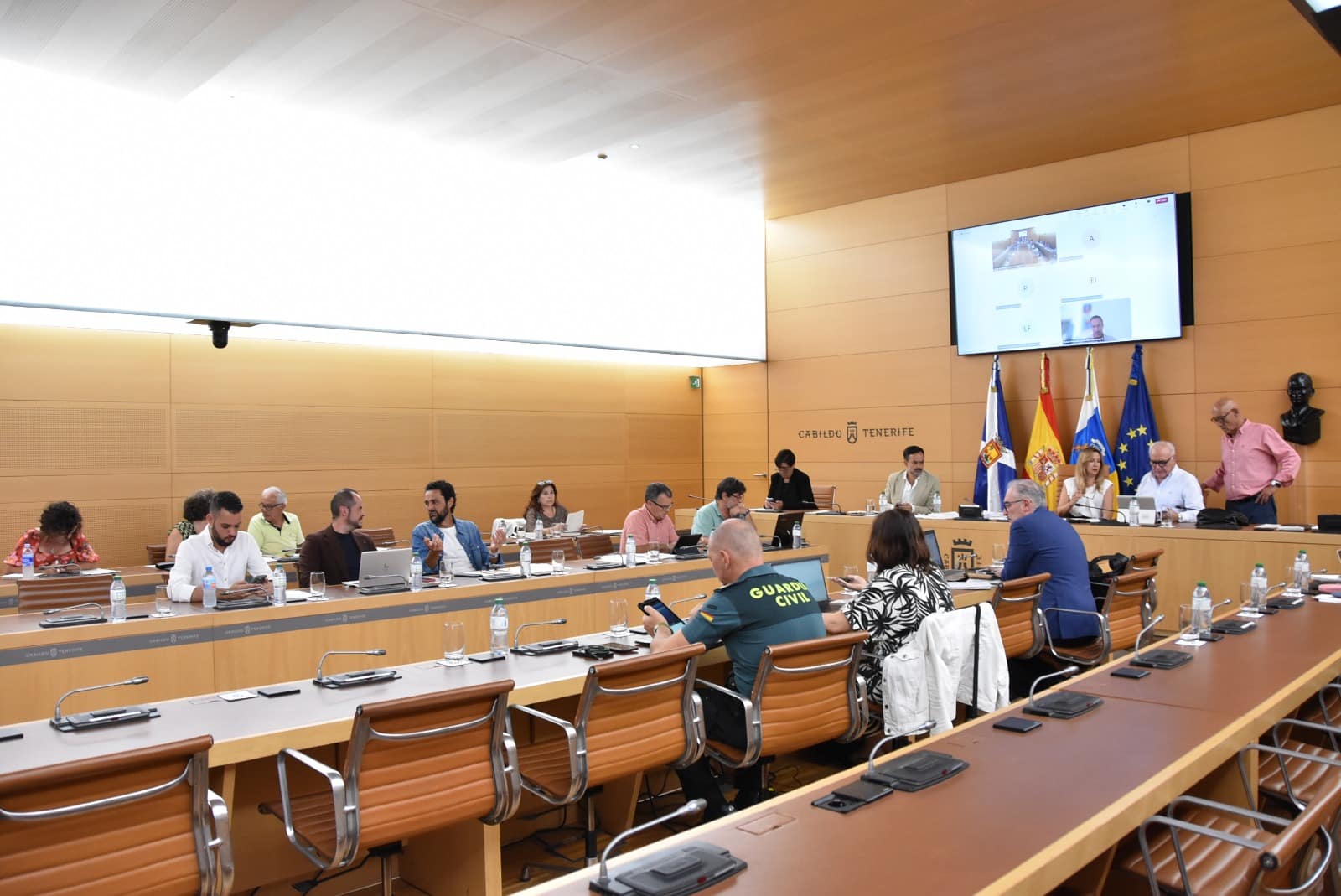 GOBIERNO DE CANARIAS Y CABILDO DE TENERIFE CULMINAN EL DOCUMENTO CLAVE PARA REGULAR ACCESO Y CONSERVACIÓN DEL TEIDE 29-9-25