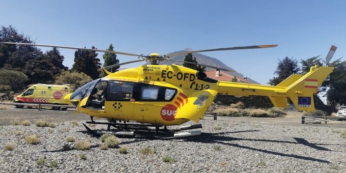 HELICÓPTERO MEDICALIZADO TRASLADA A UNA MUJER QUE HABÍA SUFRIDO UN MAREO EN EL PARADOR DEL TEIDE 12-9-25