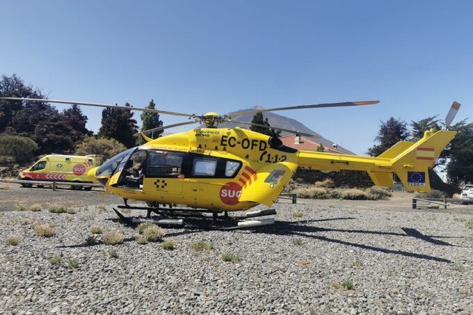 HELICÓPTERO MEDICALIZADO TRASLADA A UNA MUJER QUE HABÍA SUFRIDO UN MAREO EN EL PARADOR DEL TEIDE 12-9-25