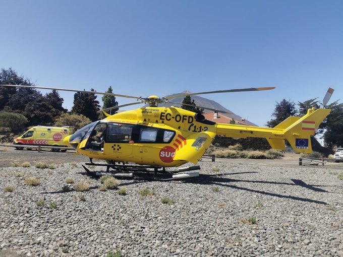 HELICÓPTERO MEDICALIZADO TRASLADA A UNA MUJER QUE HABÍA SUFRIDO UN MAREO EN EL PARADOR DEL TEIDE 12-9-25
