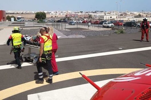 MUJER HERIDA RESCATADA POR UN HELICÓPTERO DEL GES EN PÁJARA-FUERTEVENTURA 20-9-25