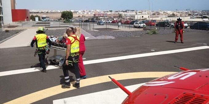 MUJER HERIDA RESCATADA POR UN HELICÓPTERO DEL GES EN PÁJARA-FUERTEVENTURA 20-9-25