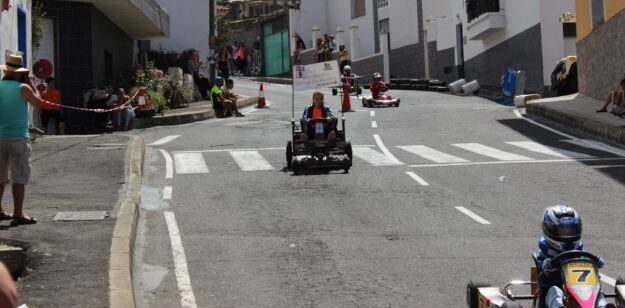 Momento de la bajada de carros