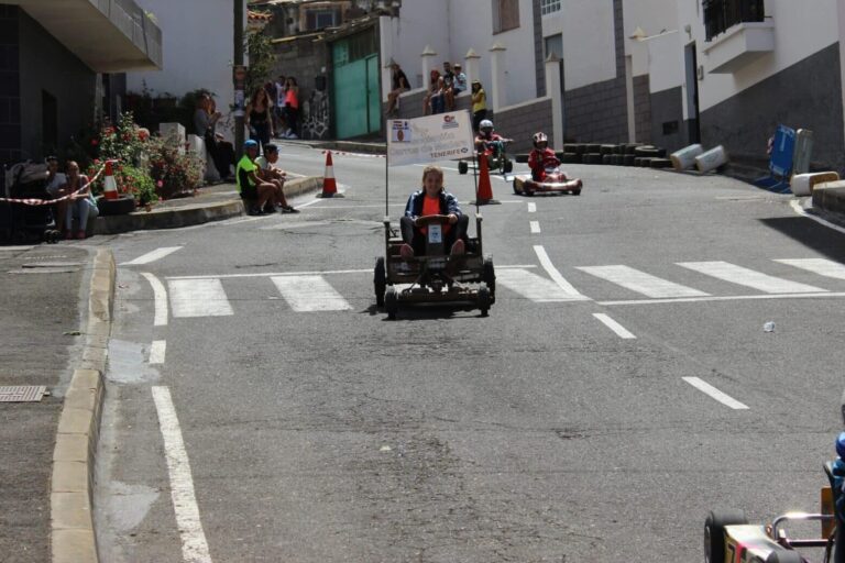 Momento de la bajada de carros