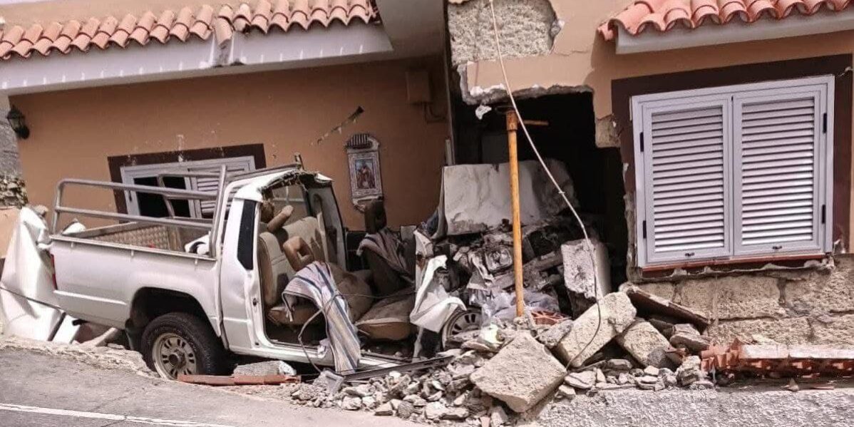 SUCESOS-UN VEHÍCULO COLISIONA CONTRA UNA VIVIENDA EN ARAYA DE CANDELARIA 17-9-25