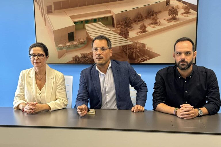 071025 Anuncio licitaci�n construcci�n nueva piscina y complejo deportivo