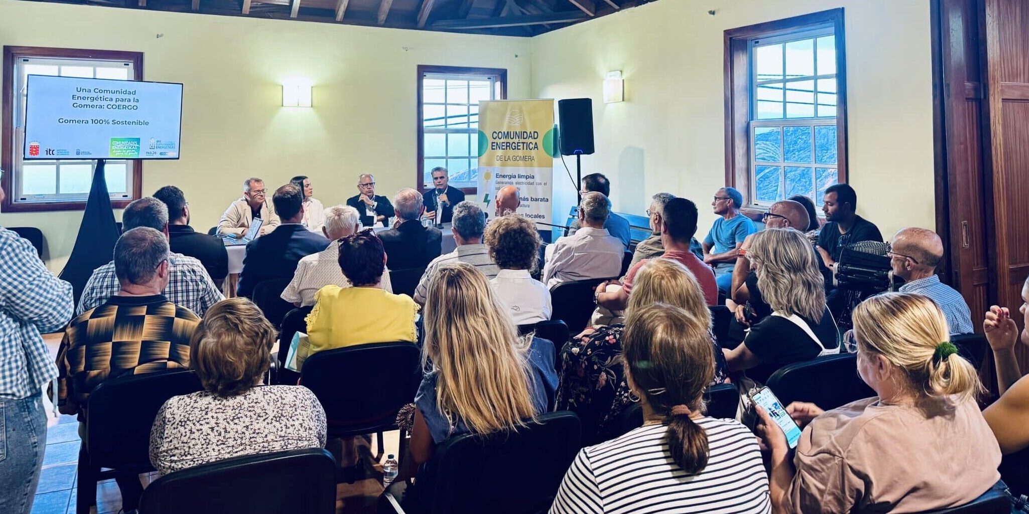 081025 Reunión con los vecinos de Alojera para activar la primera comunidad energética local