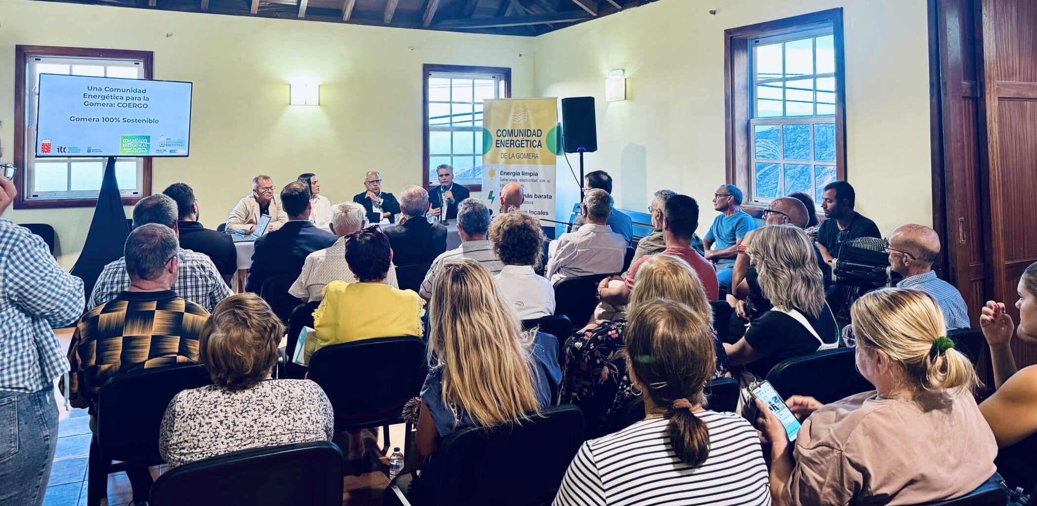 081025 Reunión con los vecinos de Alojera para activar la primera comunidad energética local