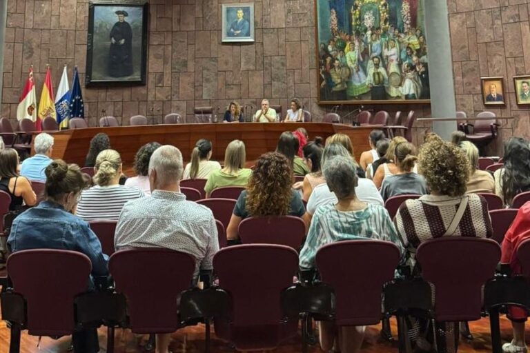 171025 Una de la reuniones mantenidas con el sector comercial y de la restauración de La Gomera para la coordinación de la campaña navideña de Bonos Consumo