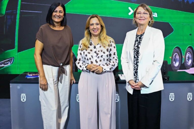 20251014_Presentación_nueva_flota_Titsa-8