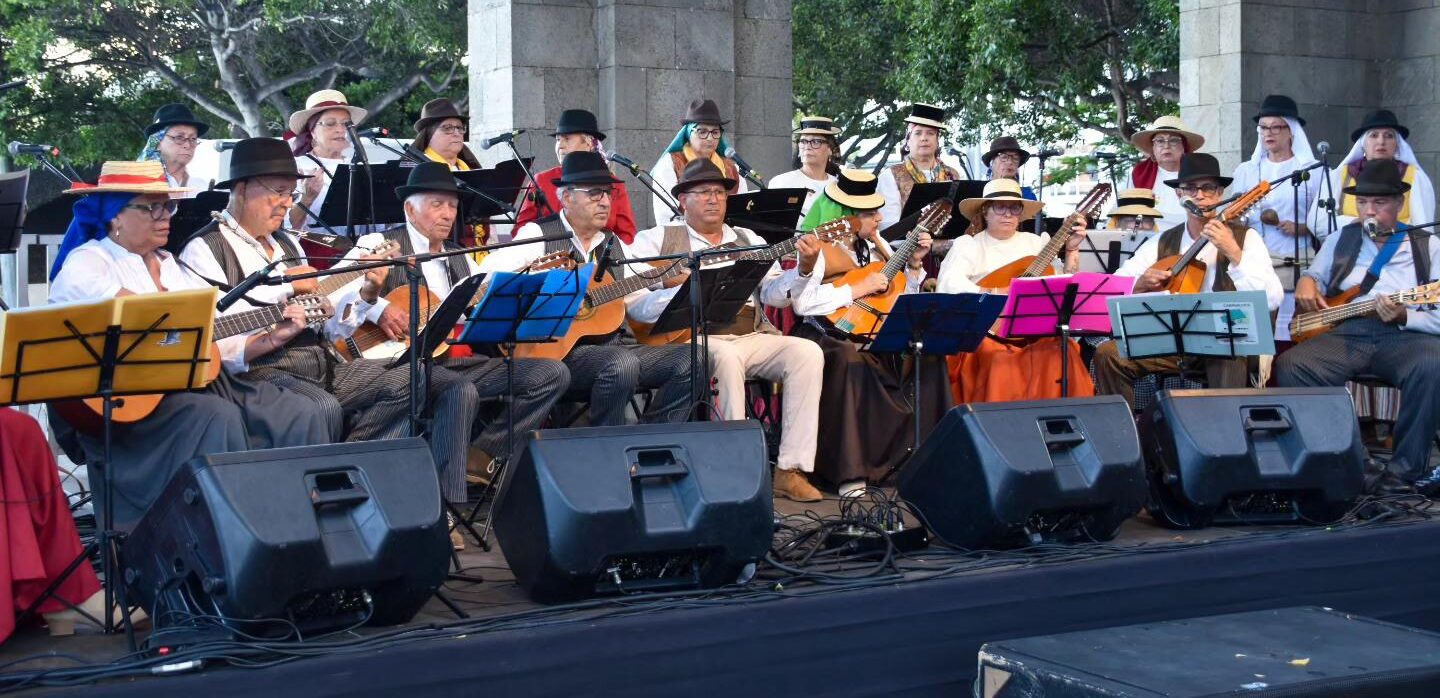 251028 Grupos Folclóricos