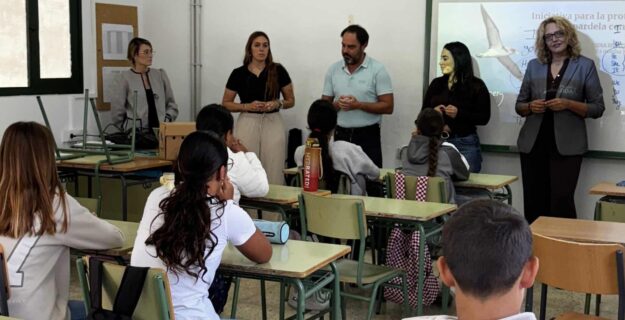 Arona charlas estudiantes protección pardela