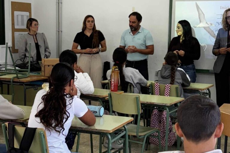 Arona charlas estudiantes protección pardela