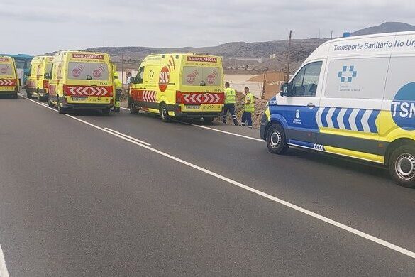 GRAVE ACCIDENTE ENTRE UNA GUAGUA Y UN TURISMO EN SAN BARTOLOMÉ DE TIRAJANA 16-10-25