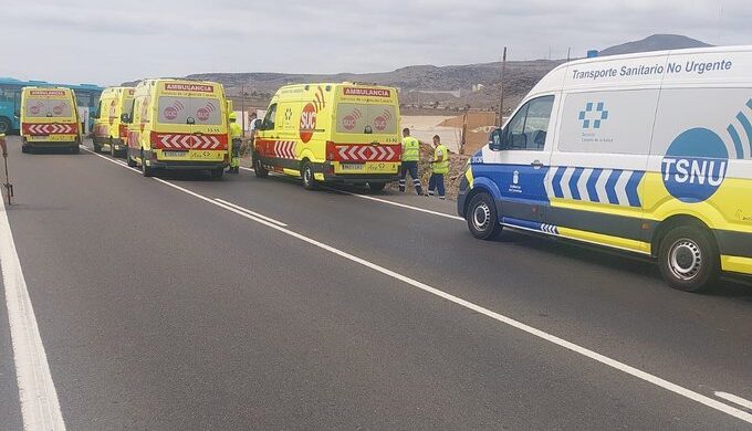 GRAVE ACCIDENTE ENTRE UNA GUAGUA Y UN TURISMO EN SAN BARTOLOMÉ DE TIRAJANA 16-10-25