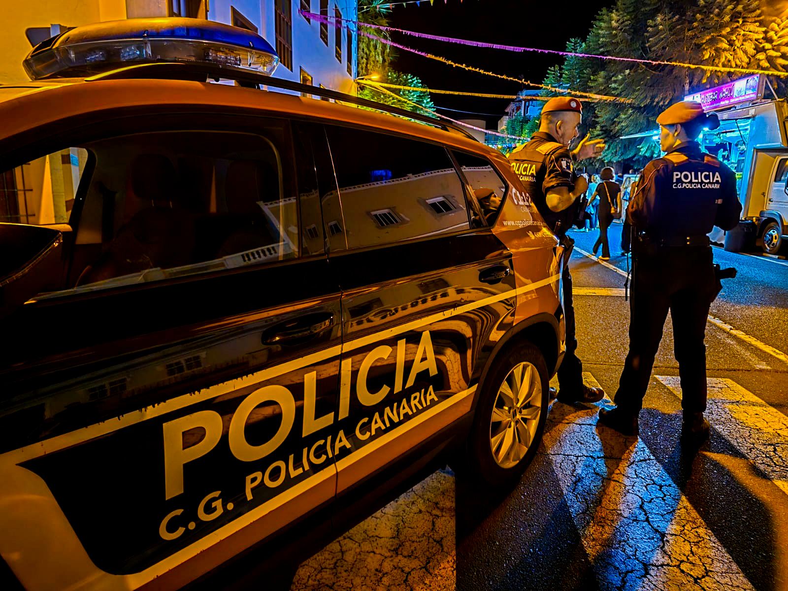 LA POLICÍA CANARIA INVESTIGA A UN JOVEN POR PRESUNTO TRÁFICO DE DROGAS DURANTE UNA VERBENA EN LA PALMA 2-10-25