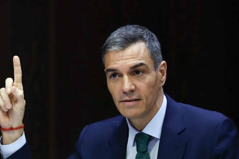 PEDRO SÁNCHEZ DICE A CC QUE SI CONVENCE AL PP, SE CONVALIDARÁ EL DECRETO CANARIAS 30-10-25