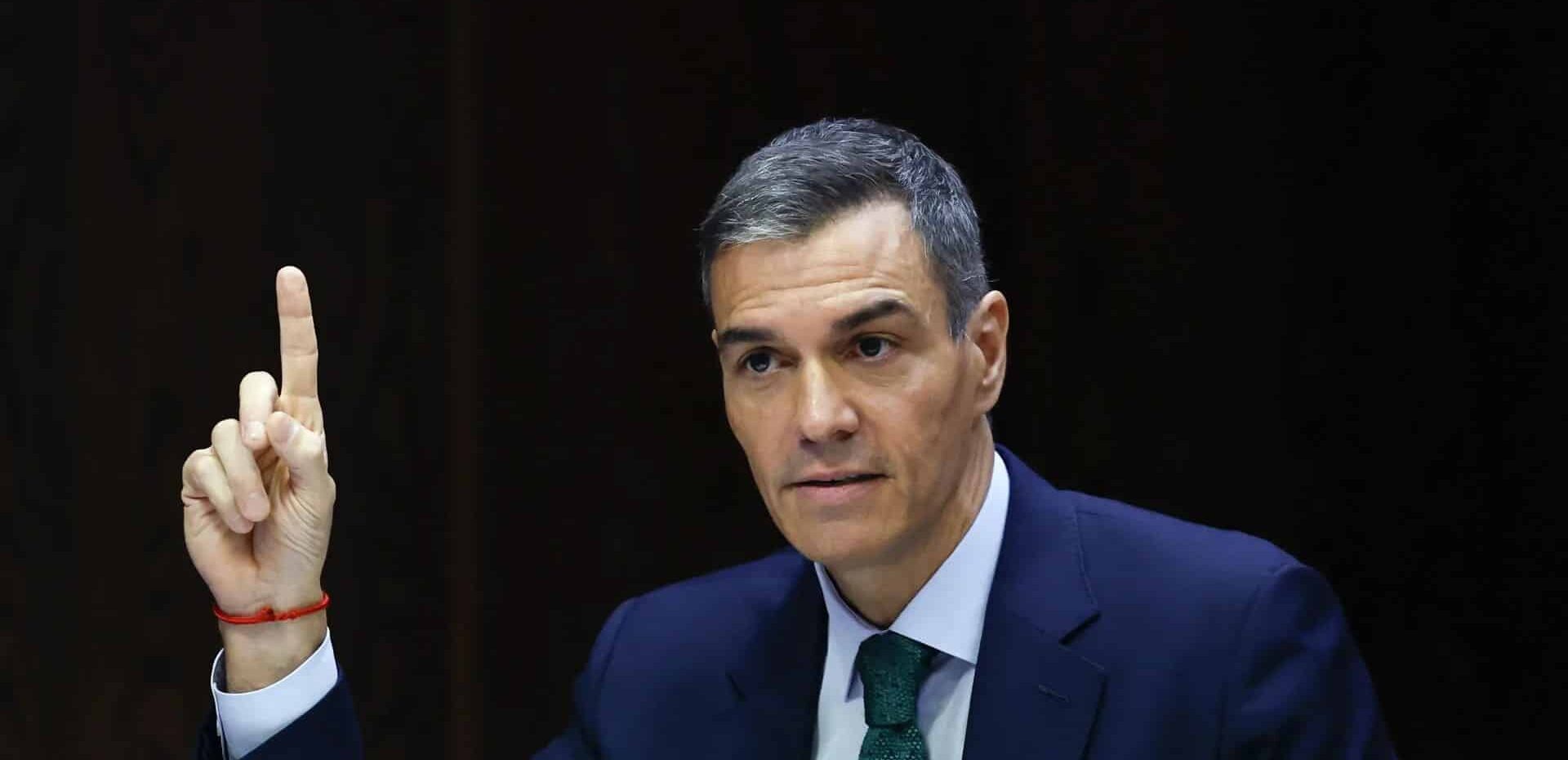 PEDRO SÁNCHEZ DICE A CC QUE SI CONVENCE AL PP, SE CONVALIDARÁ EL DECRETO CANARIAS 30-10-25