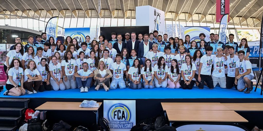Presentación Automovilismo Expodeca con los voluntarios de la feria 3