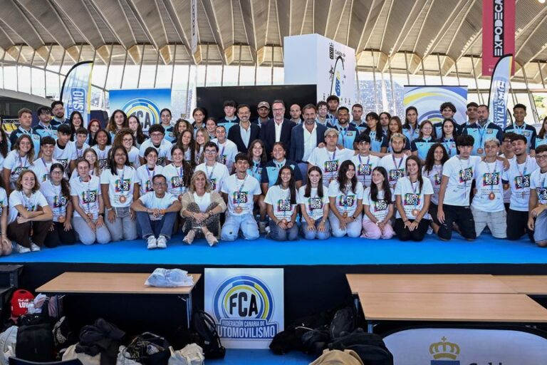 Presentación Automovilismo Expodeca con los voluntarios de la feria 3
