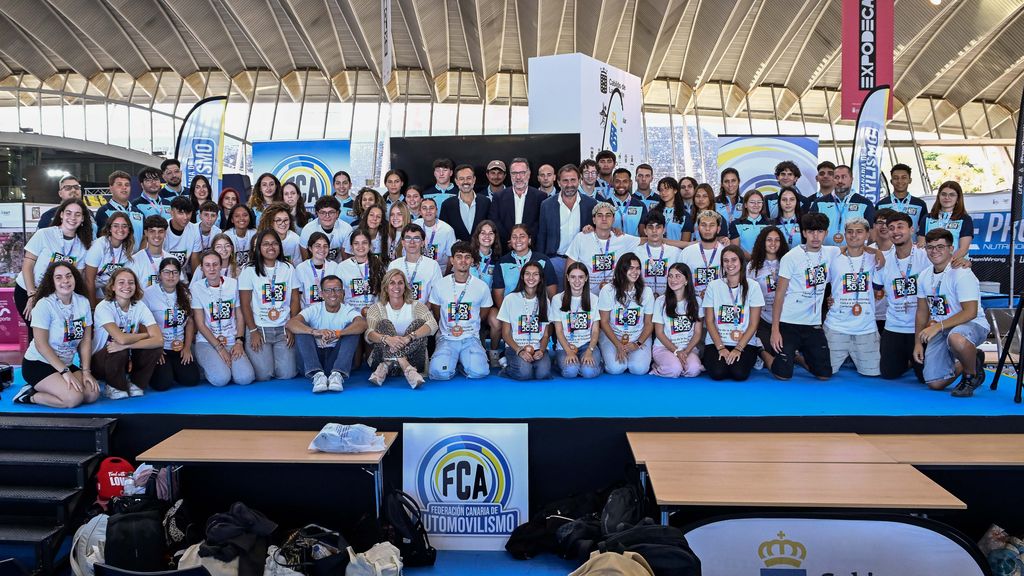 Presentación Automovilismo Expodeca con los voluntarios de la feria 3
