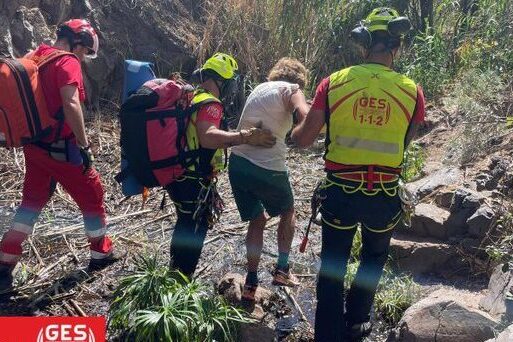 SENDERISTA HERIDA RESCATADA POR UN HELICÓPTERO DEL GES EN VALLE GRAN REY2 12-10-25