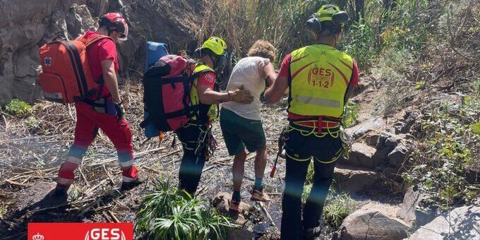 SENDERISTA HERIDA RESCATADA POR UN HELICÓPTERO DEL GES EN VALLE GRAN REY2 12-10-25