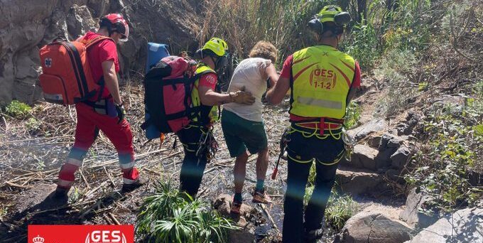 SENDERISTA HERIDA RESCATADA POR UN HELICÓPTERO DEL GES EN VALLE GRAN REY2 12-10-25