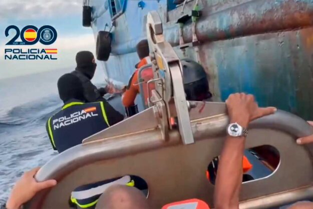 SÚPERALIJO DE COCAÍNA EN UN MERCANTE EN AGUAS CERCA DE CANARIAS 26-10-25