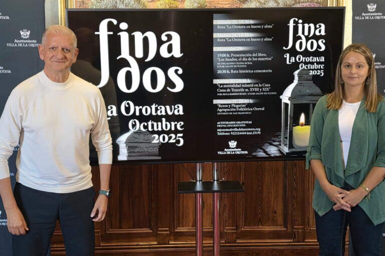 presentación del programa de Finados por el alcalde Francisco Linares y concejala Delia Escobar