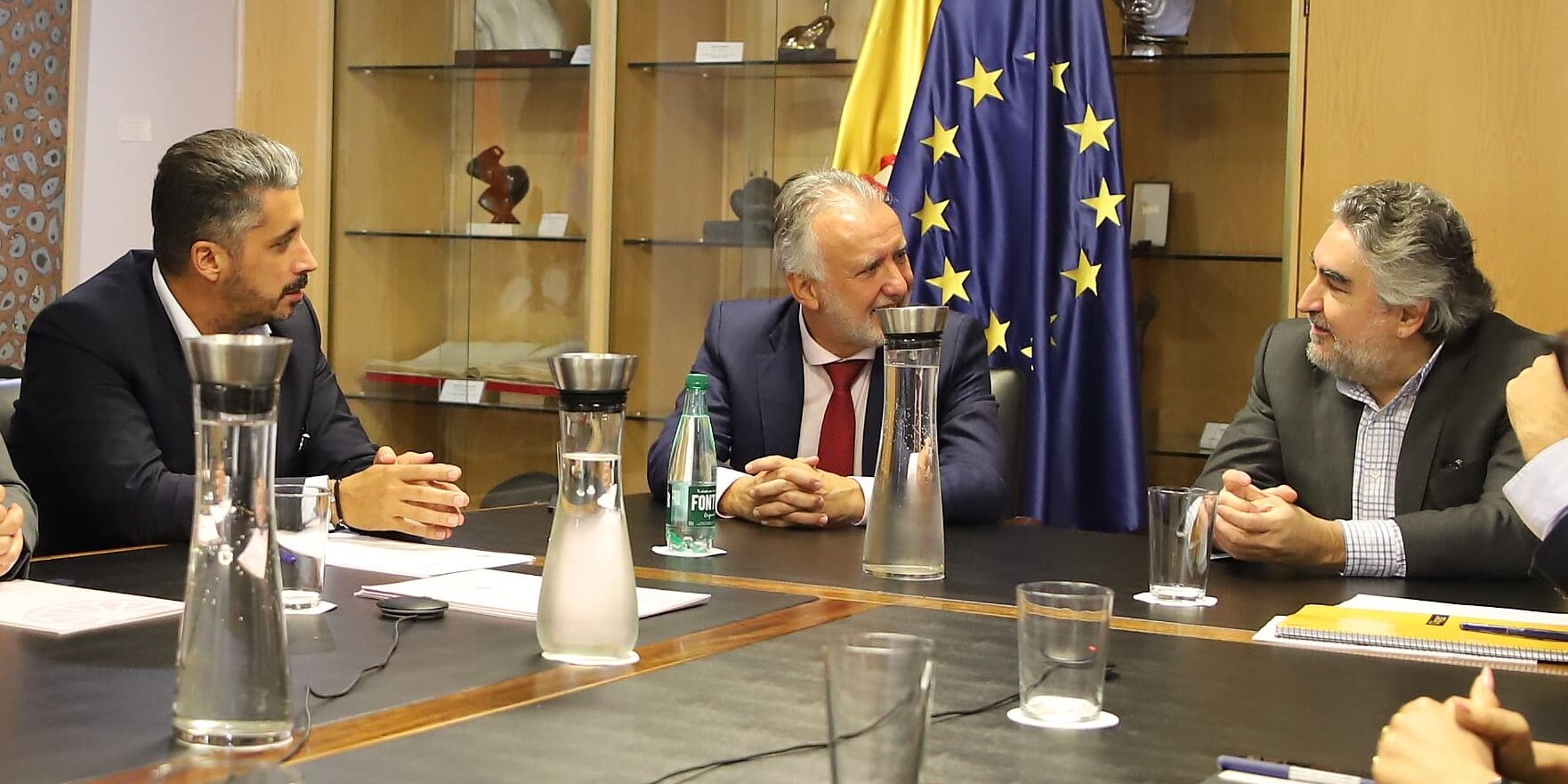 rodrguez-uribes-se-rene-con-el-ministro-de-poltica-territorial-y-memoria-democrtica-y-el-alcalde-de-la-laguna_54840829078_o