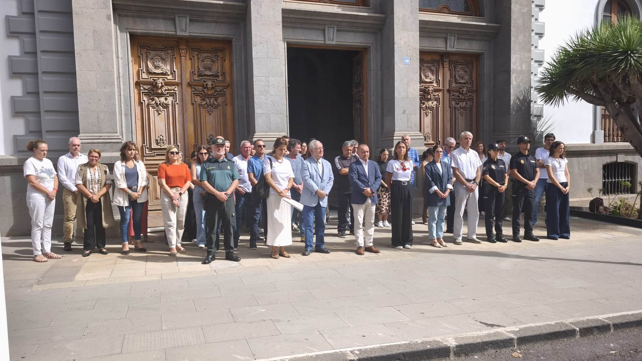 251029 Minuto de silencio por asesinato en Murcia