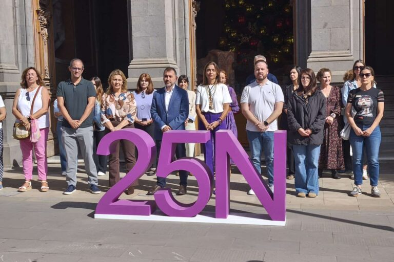 251125 Minuto de sielncio popr el 25 N