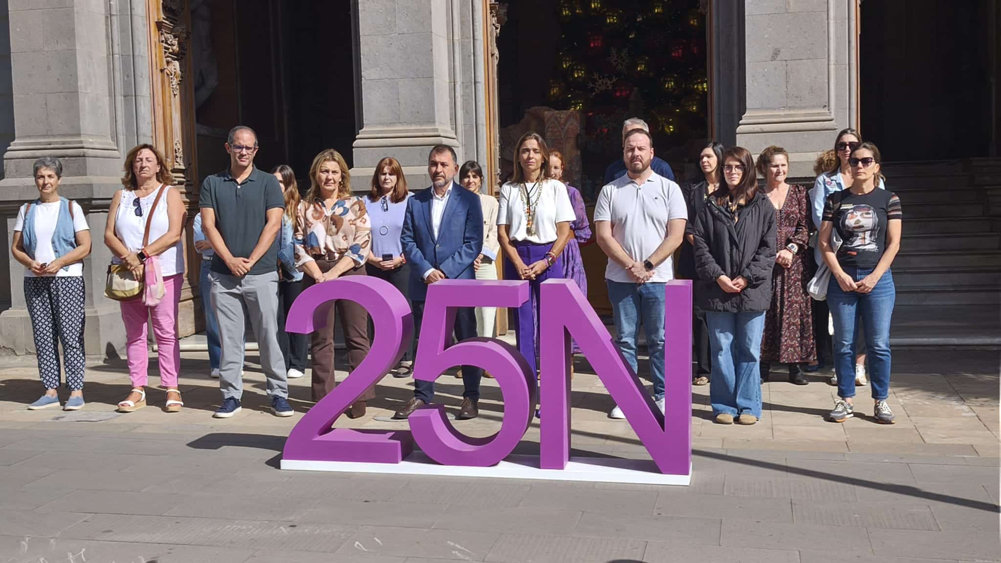 251125 Minuto de sielncio popr el 25 N