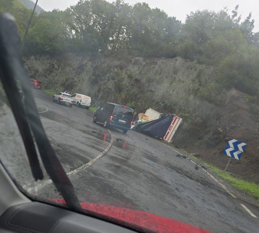 ACCIDENTE DE UN CAMION-FALLECIDO EN EL PASO2 12-11-25